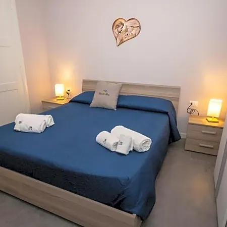 Couette-café Gioia Del Mare 3*
